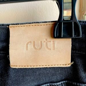 Ruti Barrel Leg Black Denim Jeans